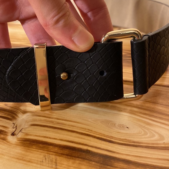 Cute faux leather black waist belt with gold hardware. Size small. - Picture 4 of 5